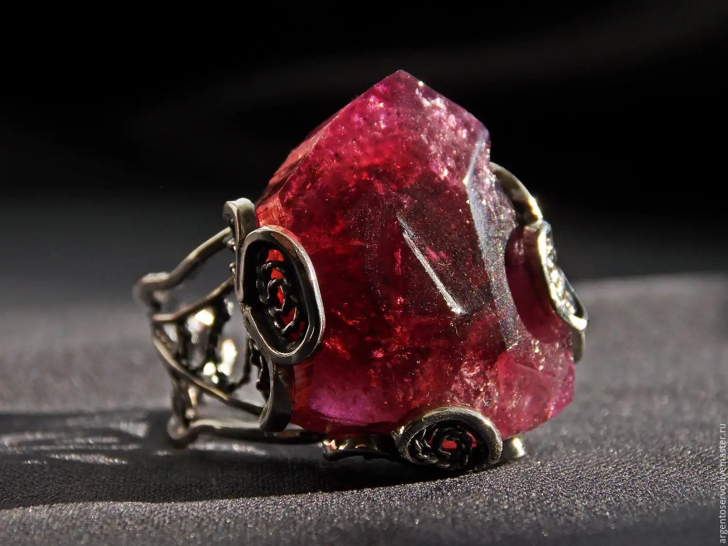 تورمالین قرمز