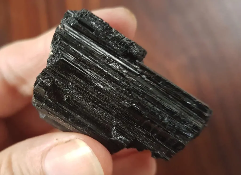 سنگ تورمالین سیاه