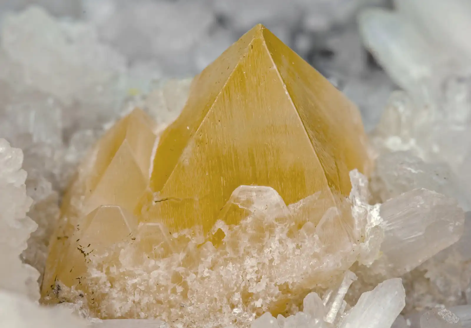 سنگ کوارتز زرد