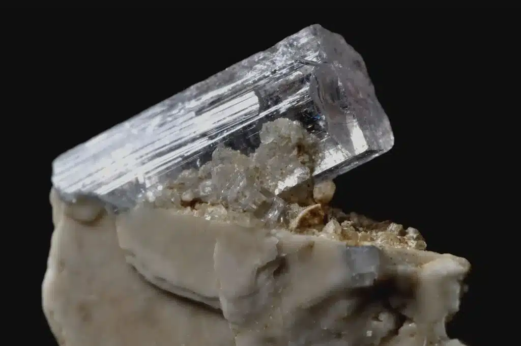 سنگ تورمالین سفید