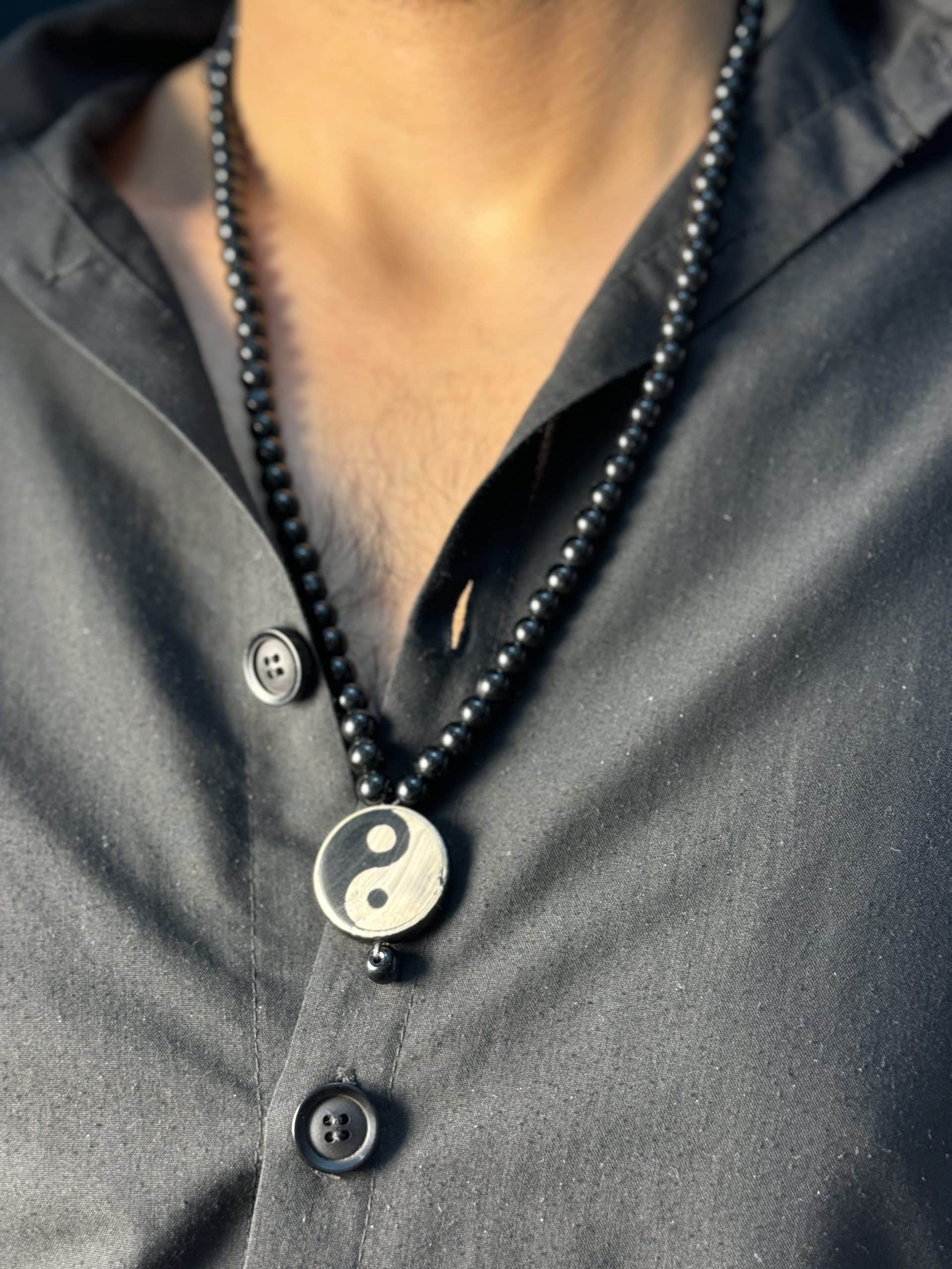 گردنبند طرح اونیکس و مهره ی تبتی گردنبند طرح اونیکس و مهره ی تبتی