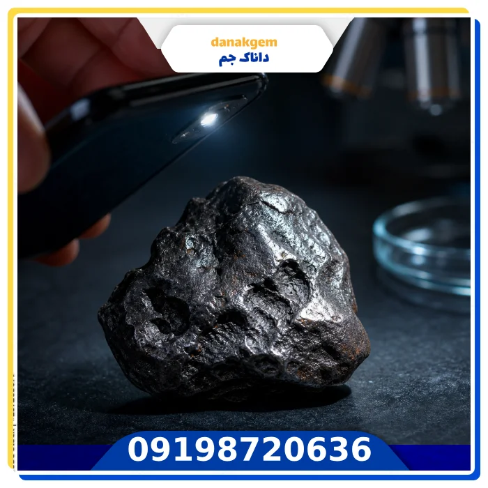 تست شهاب سنگ با نور گوشی